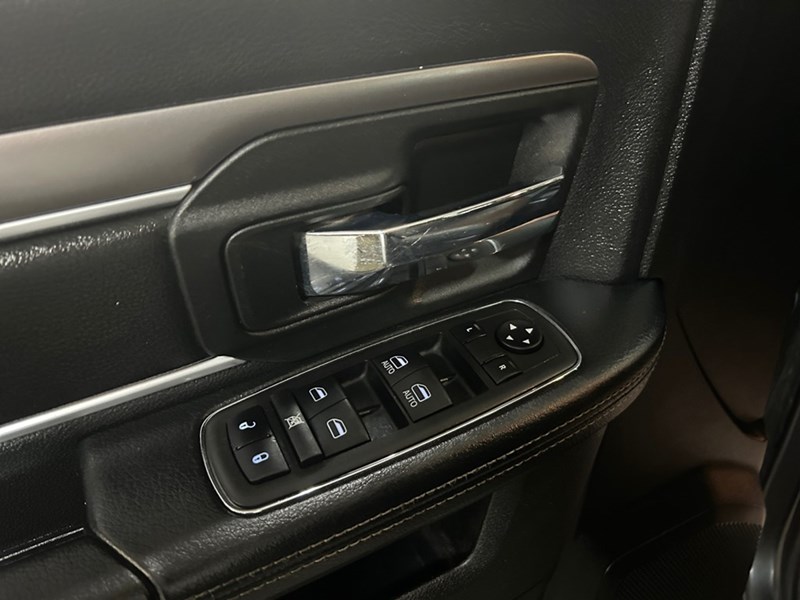 2021 RAM 1500 Classic Warlock 4x4 Crew V8 | Sunroof | Local Trade