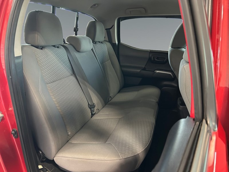 2020 Toyota Tacoma 4x4 Double Cab | Low KM's