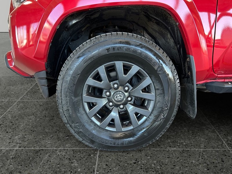 2020 Toyota Tacoma 4x4 Double Cab | Low KM's