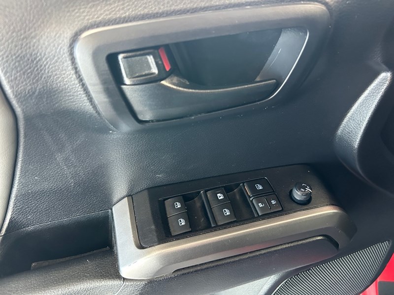 2020 Toyota Tacoma 4x4 Double Cab | Low KM's
