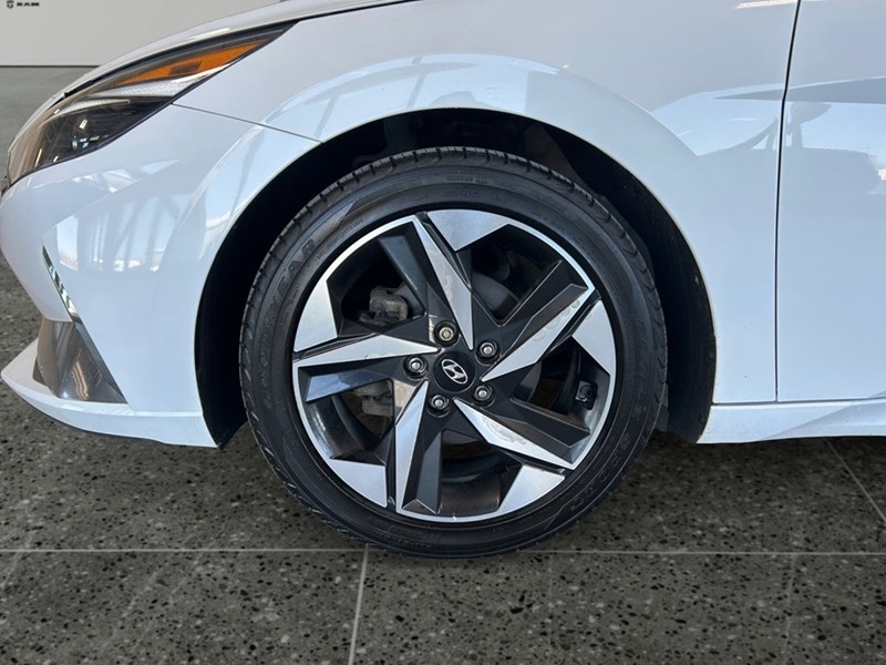 2021 Hyundai Elantra Ultimate IVT | Low KM's