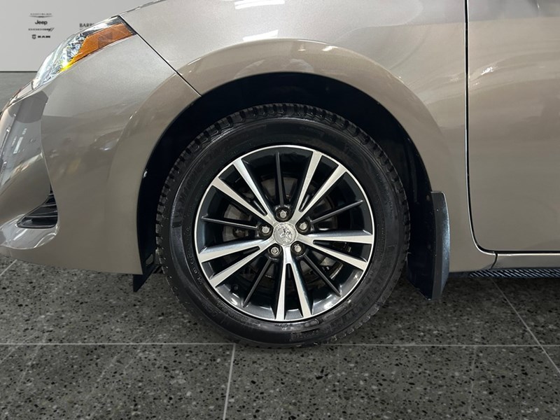 2018 Toyota Corolla LE Upgrade | Sunroof | Alloy Wheels | Ultra Low KM