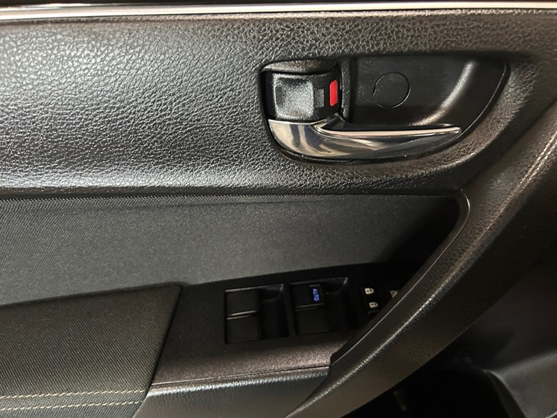 2018 Toyota Corolla LE Upgrade | Sunroof | Alloy Wheels | Ultra Low KM