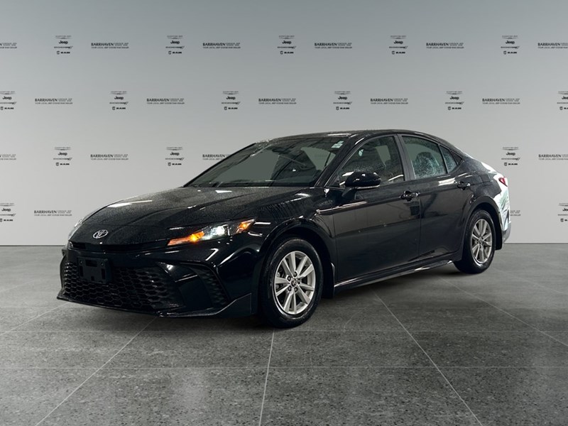 2025 Toyota Camry SE Hybrid | Like NEW