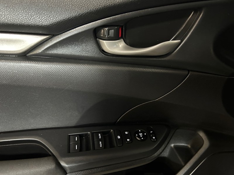 2020 Honda Civic LX Hatch | Low KM's
