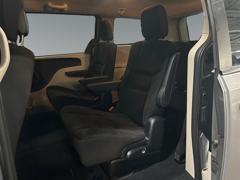 2017 Dodge Grand Caravan SXT | Stow N GO
