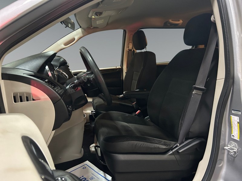 2017 Dodge Grand Caravan SXT | Stow N GO