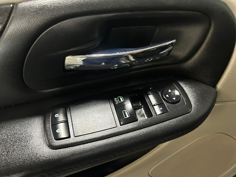 2017 Dodge Grand Caravan SXT | Stow N GO