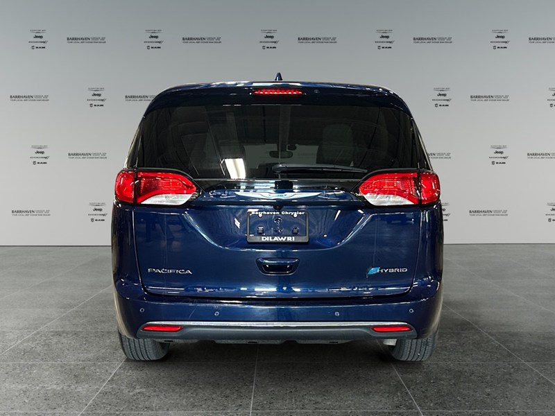 2018 Chrysler Pacifica Hybrid Touring-L | Ultra Low KM's