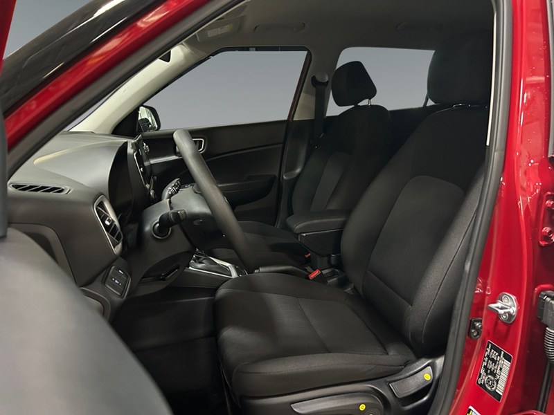2022 Hyundai Venue Essential IVT w/Two-Tone | Ultra Low KM's