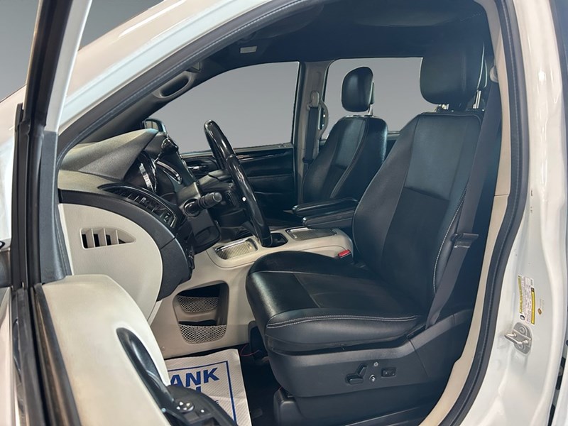 2019 Dodge Grand Caravan SXT Premium Plus | DVD | Nav | Low KM's