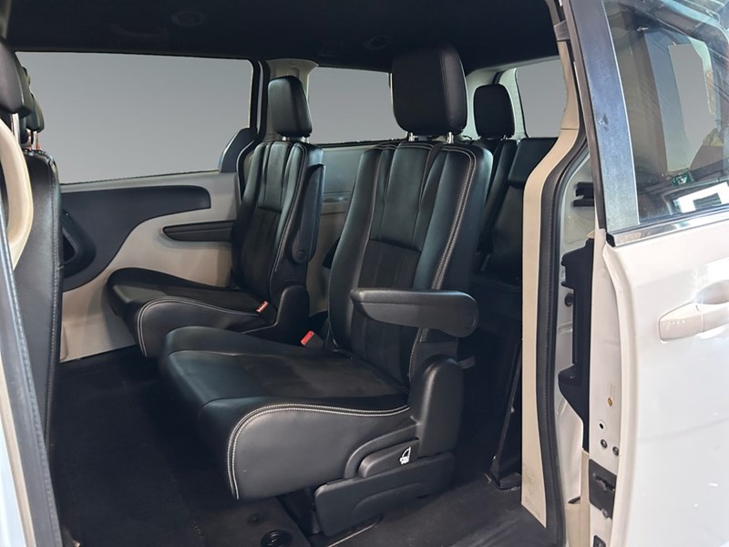 2019 Dodge Grand Caravan SXT Premium Plus | DVD | Nav | Low KM's