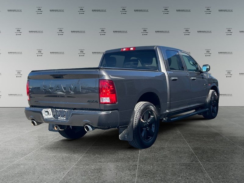2021 RAM 1500 Classic Express 4x4 Crew V8 Hemi | Low KM’s
