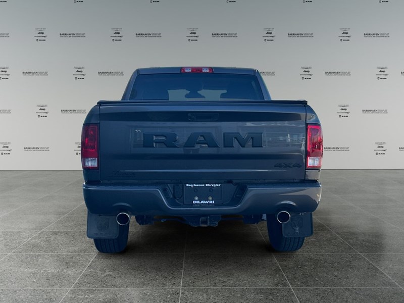 2021 RAM 1500 Classic Express 4x4 Crew V8 Hemi | Low KM’s