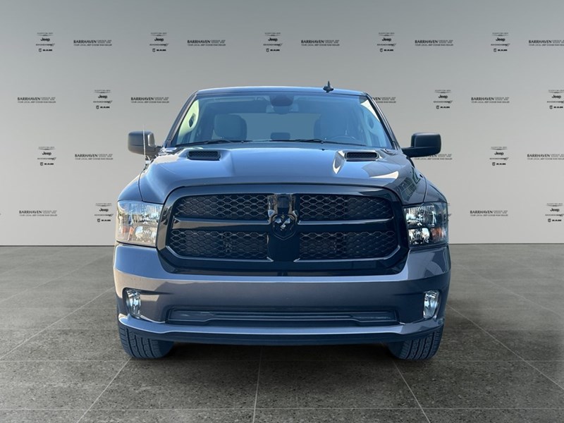 2021 RAM 1500 Classic Express 4x4 Crew V8 Hemi | Low KM’s