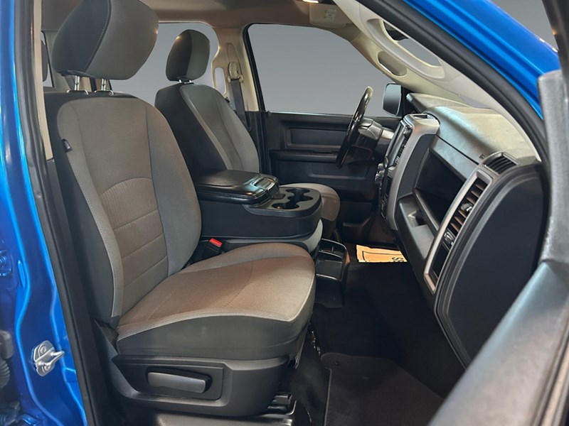 2021 RAM 1500 Classic Express 4x4 Crew | Low KM's