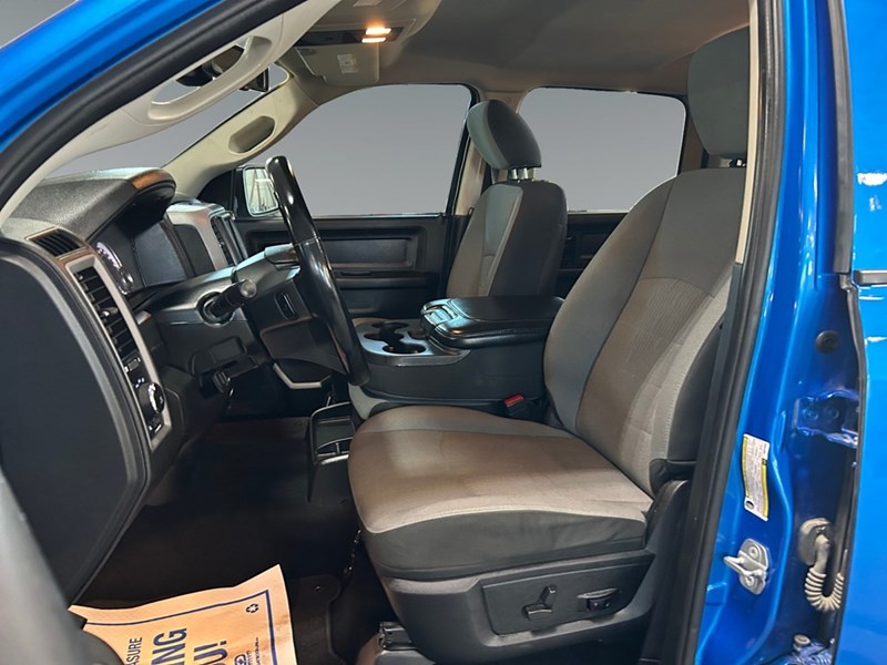 2021 RAM 1500 Classic Express 4x4 Crew | Low KM's