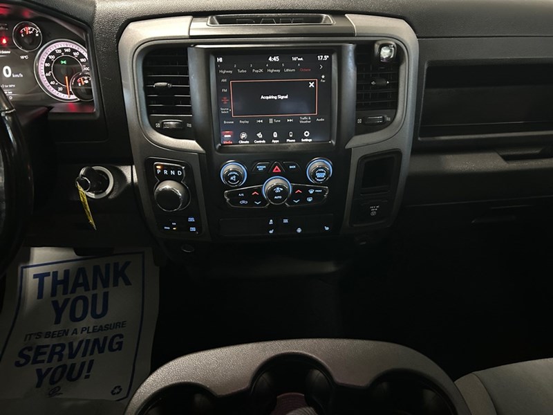 2021 RAM 1500 Classic Express 4x4 Crew | Low KM's