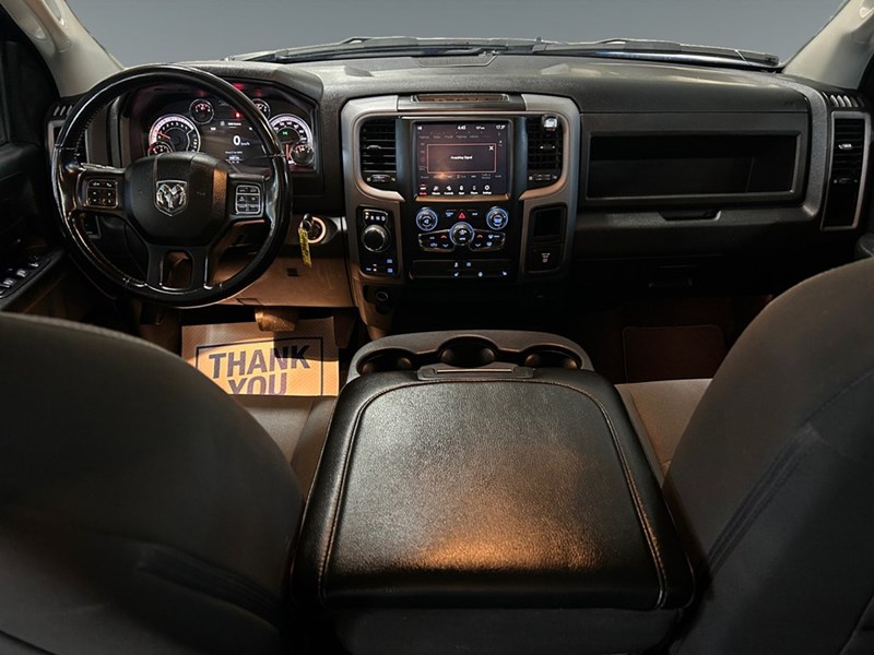 2021 RAM 1500 Classic Express 4x4 Crew | Low KM's