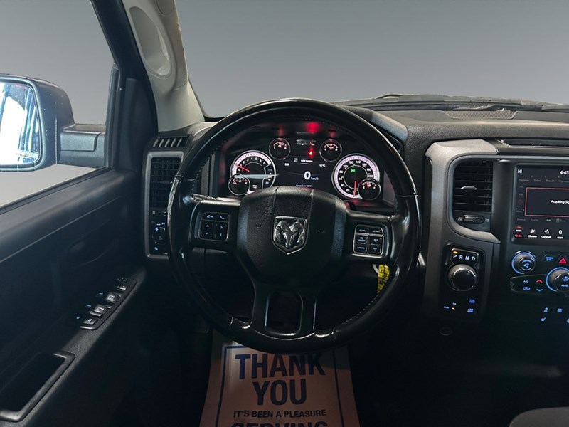 2021 RAM 1500 Classic Express 4x4 Crew | Low KM's