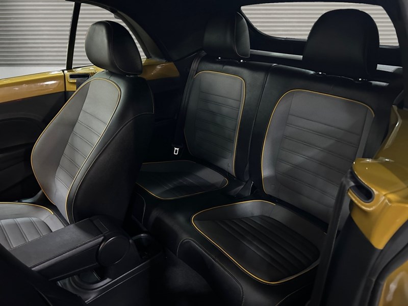 2017 Volkswagen Beetle Coupe Convertible Dune | Low KM’s