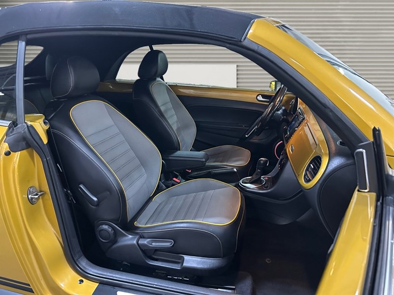 2017 Volkswagen Beetle Coupe Convertible Dune | Low KM’s