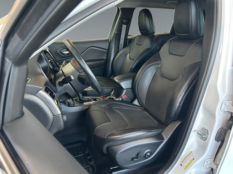 2019 Jeep Cherokee Limited 4x4 | Ultra Ultra Low KM's