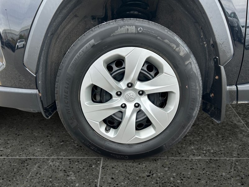2021 Toyota RAV4 LE AWD | Ultra Low KM's