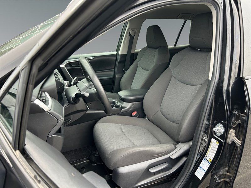 2021 Toyota RAV4 LE AWD | Ultra Low KM's