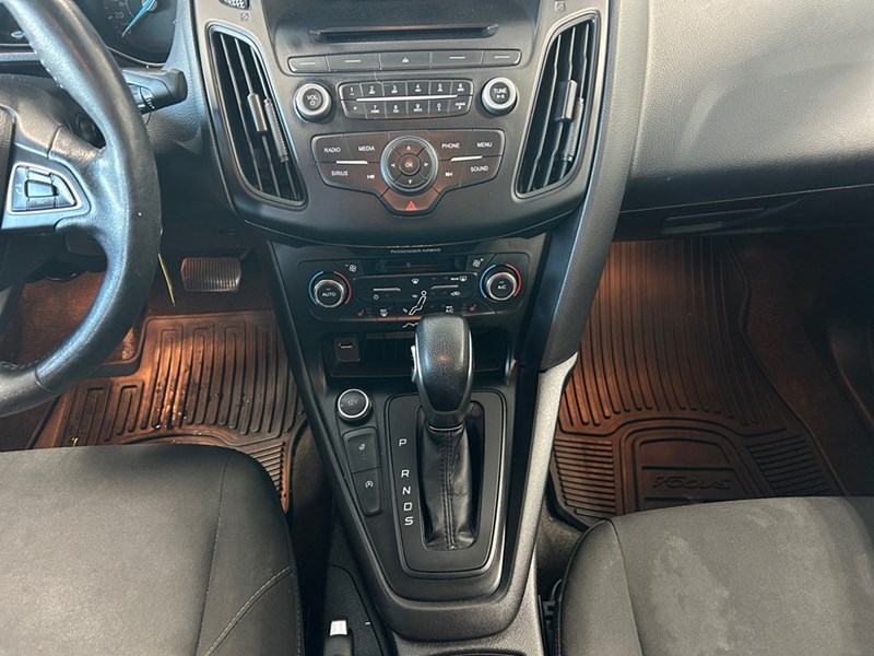 2017 Ford Focus SE | Low KM's