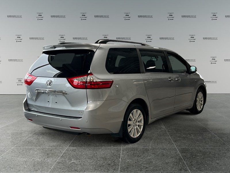 2017 Toyota Sienna XLE Limited | 7-Pass | AWD | Ultra Low KM's