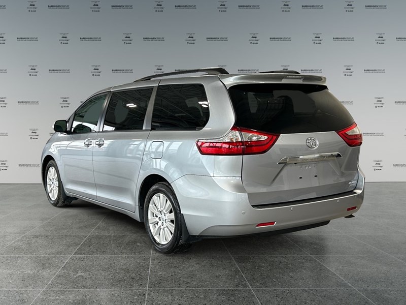 2017 Toyota Sienna XLE Limited | 7-Pass | AWD | Ultra Low KM's