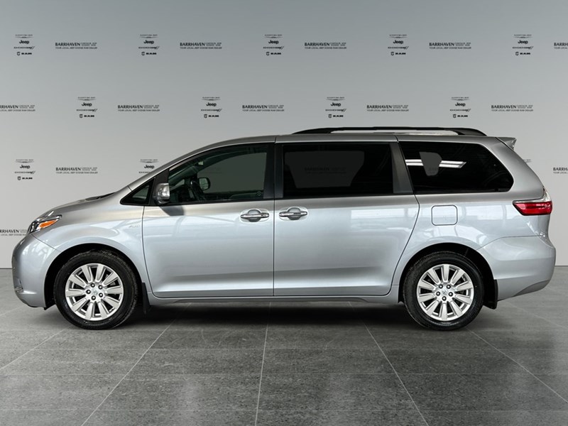 2017 Toyota Sienna XLE Limited | 7-Pass | AWD | Ultra Low KM's
