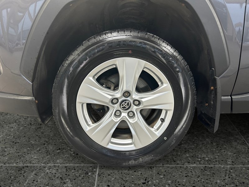 2021 Toyota RAV4 Hybrid LE AWD | Low Km’s