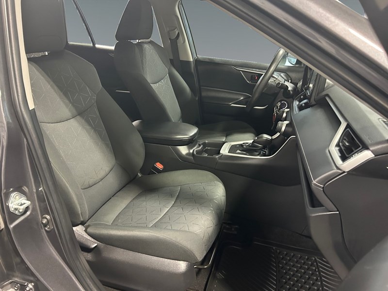 2021 Toyota RAV4 Hybrid LE AWD | Low Km’s