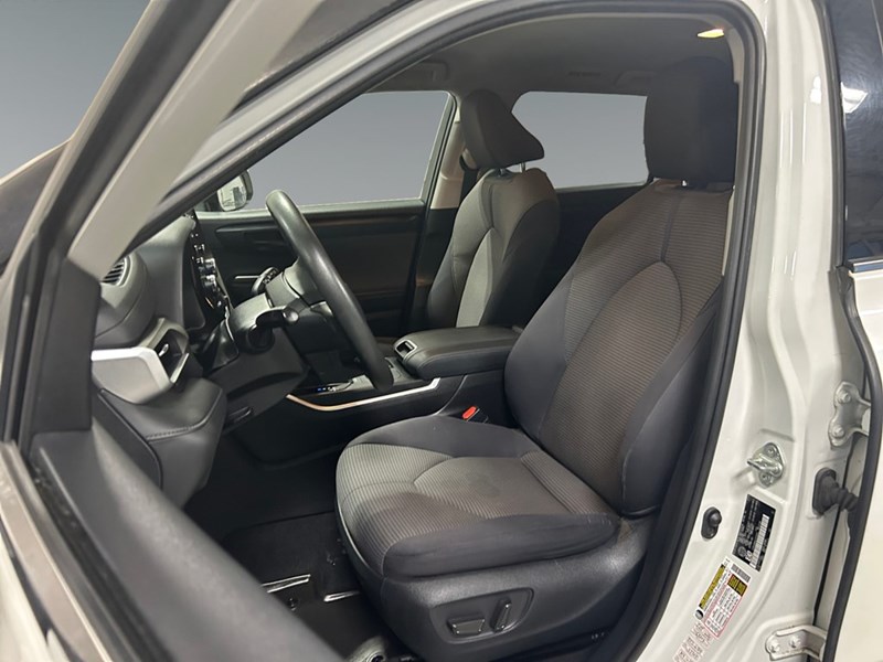 2020 Toyota Highlander LE | 7-Pass | Low KM's