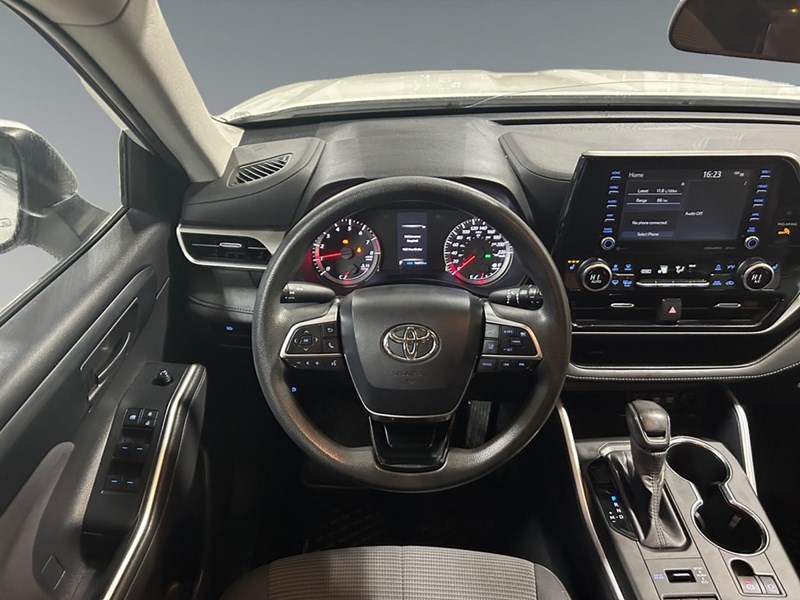 2020 Toyota Highlander LE | 7-Pass | Low KM's