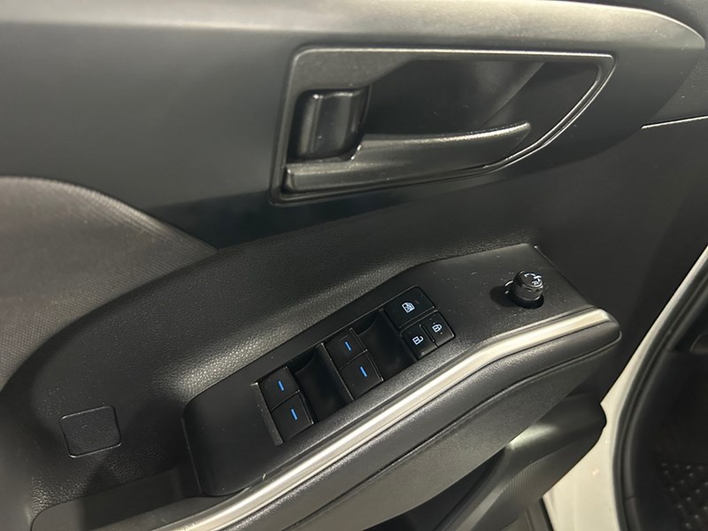 2020 Toyota Highlander LE | 7-Pass | Low KM's