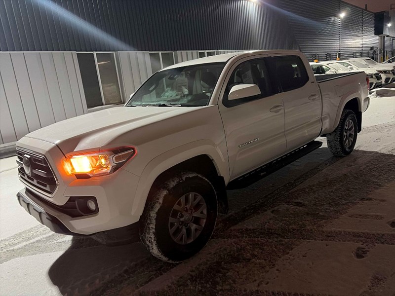 2018 Toyota Tacoma 4x4 Double Cab V6 SR5 | Low KM's