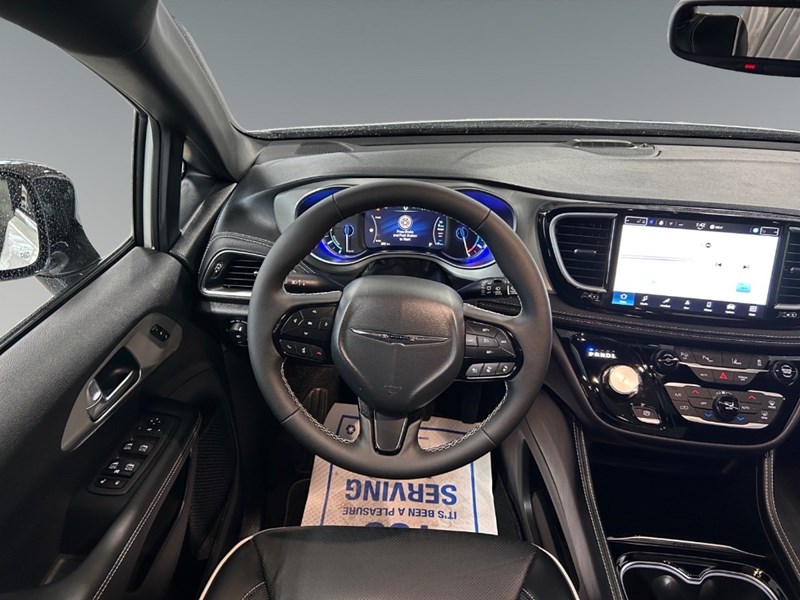 2024 Chrysler Pacifica Hybrid Premium S Appearance