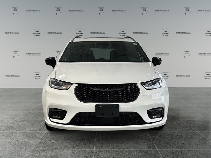 2024 Chrysler Pacifica Hybrid Premium S Appearance