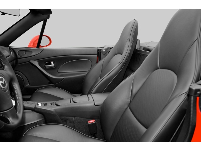 2004 Mazda MX-5 Miata 2dr Conv GS Manual Interior Shot 5