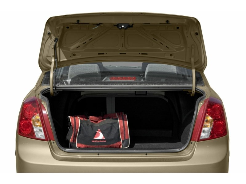 2005 Chevrolet Optra 4dr Sdn LS Exterior Shot 4