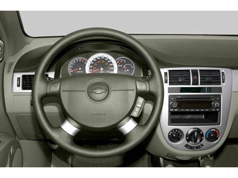 2005 Chevrolet Optra 4dr Sdn LS Interior Shot 3