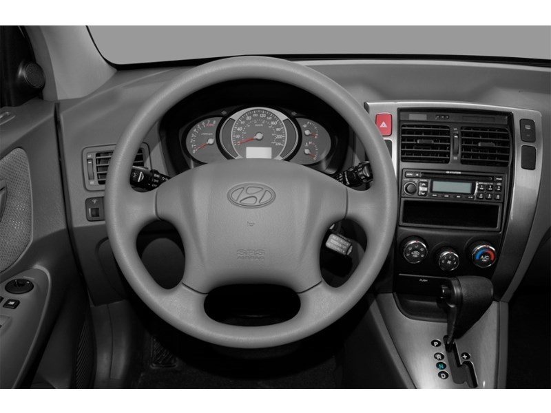 2008 Hyundai Tucson FWD 4dr I4 Auto GL Interior Shot 3