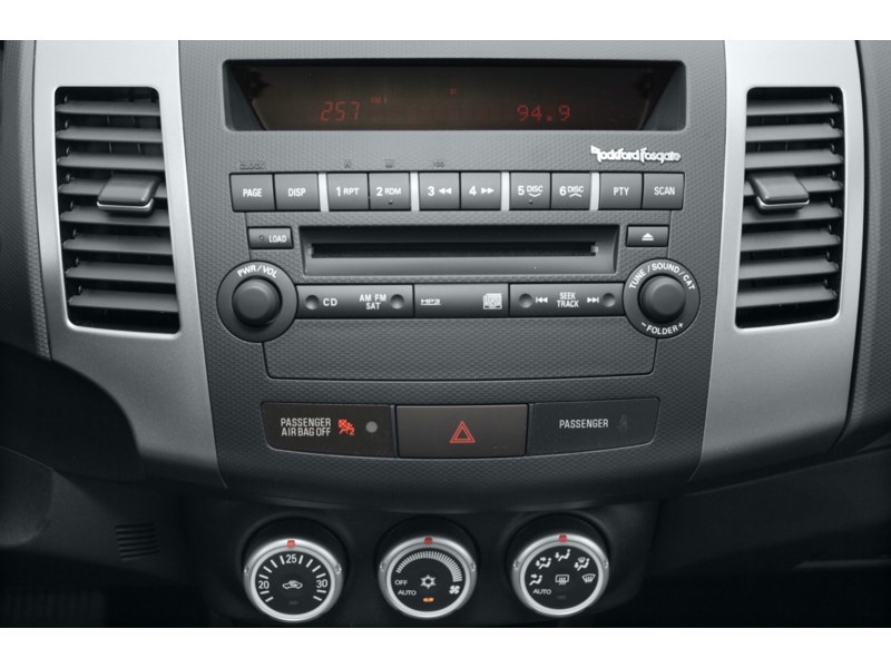 2009 Mitsubishi Outlander 4WD 4dr ES Interior Shot 2