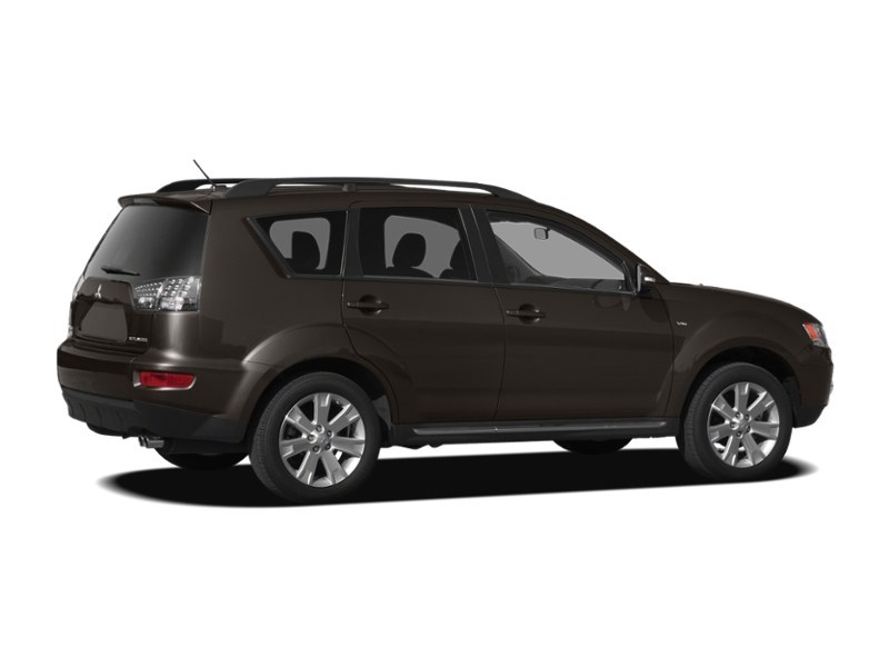 2010 Mitsubishi Outlander 2WD 4dr ES Exterior Shot 2