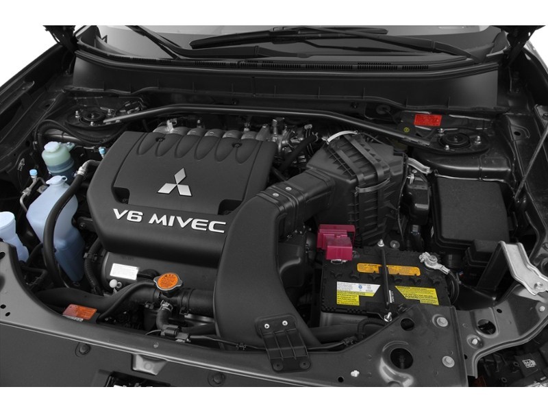 2010 Mitsubishi Outlander 2WD 4dr ES Exterior Shot 3