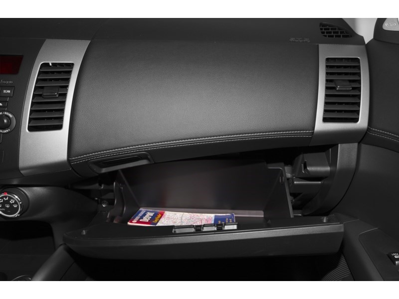 2010 Mitsubishi Outlander 4WD 4dr GT Interior Shot 4