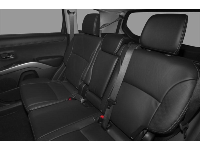2010 Mitsubishi Outlander 2WD 4dr ES Interior Shot 6